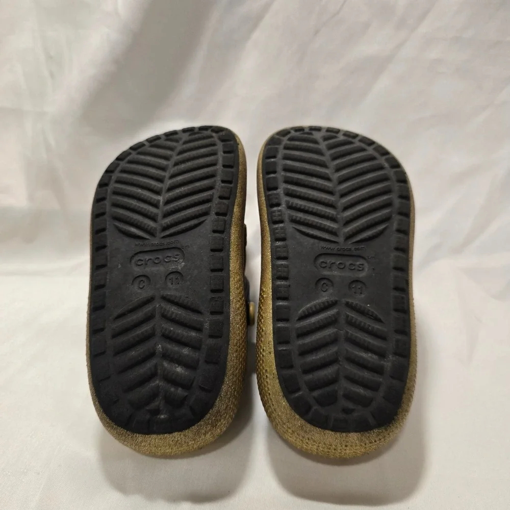 CROCS everyday character expressing