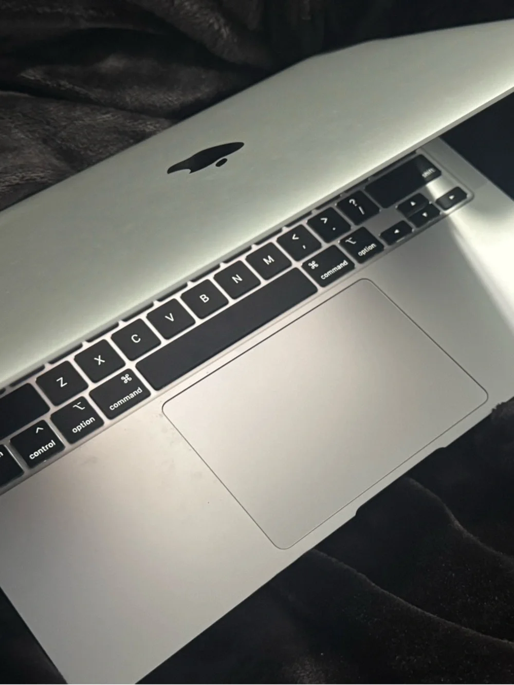 Apple MacBook Laptop - Silver Aluminum Finish