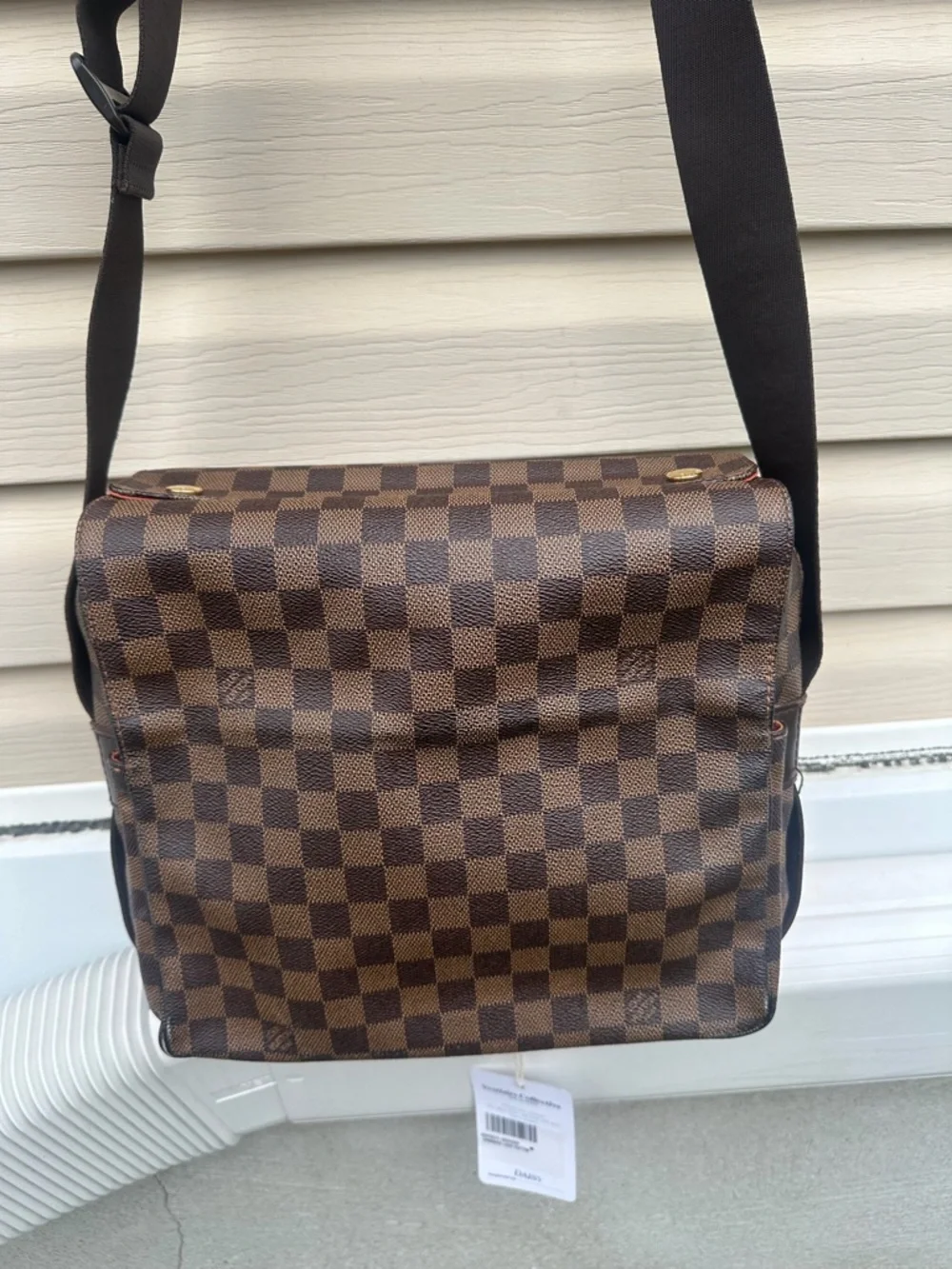 Louis Vuitton structurally    •   pattern