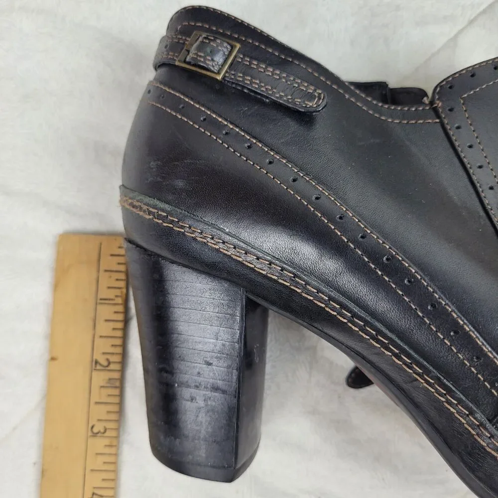 Clarks artisan black
