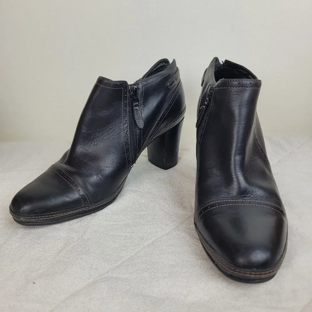 Clarks artisan black