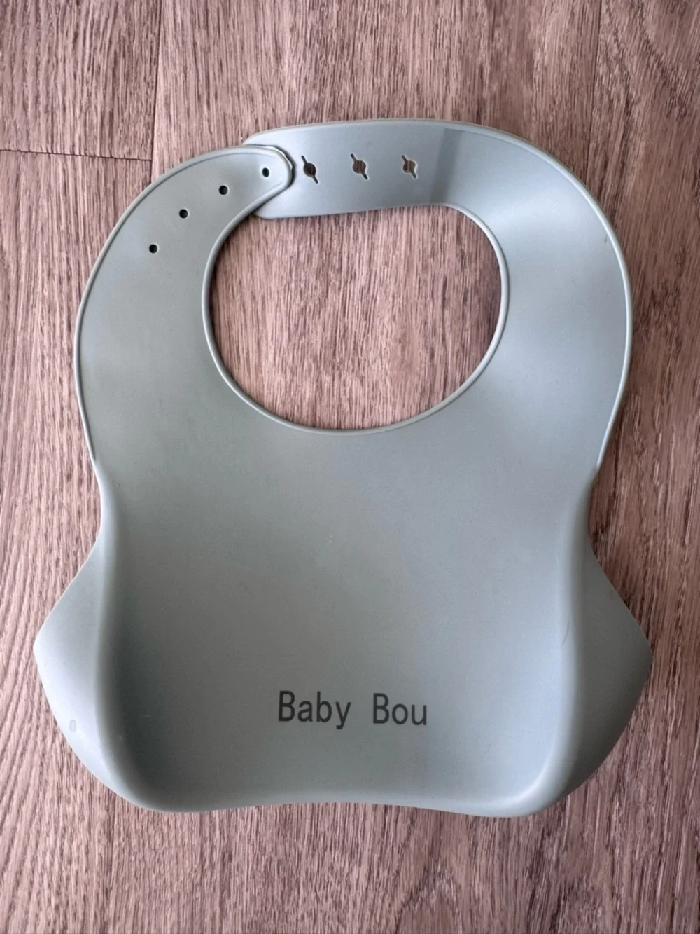 Armenian Alphabet Silicone Baby Bib with Catch-All Pocket