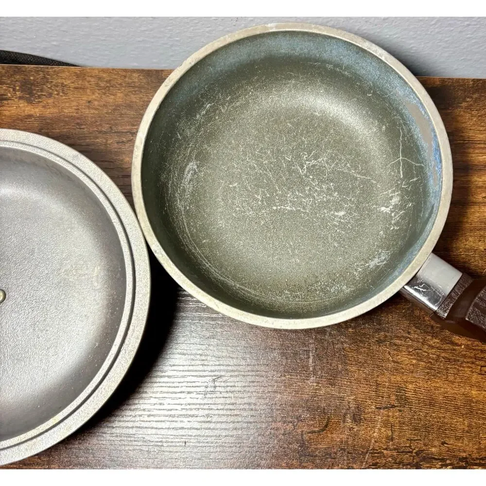 Regal Ware pan signs this