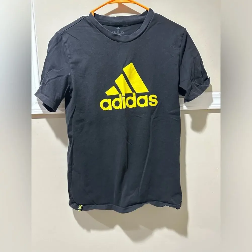 Black and yellow Adidas shirt‎