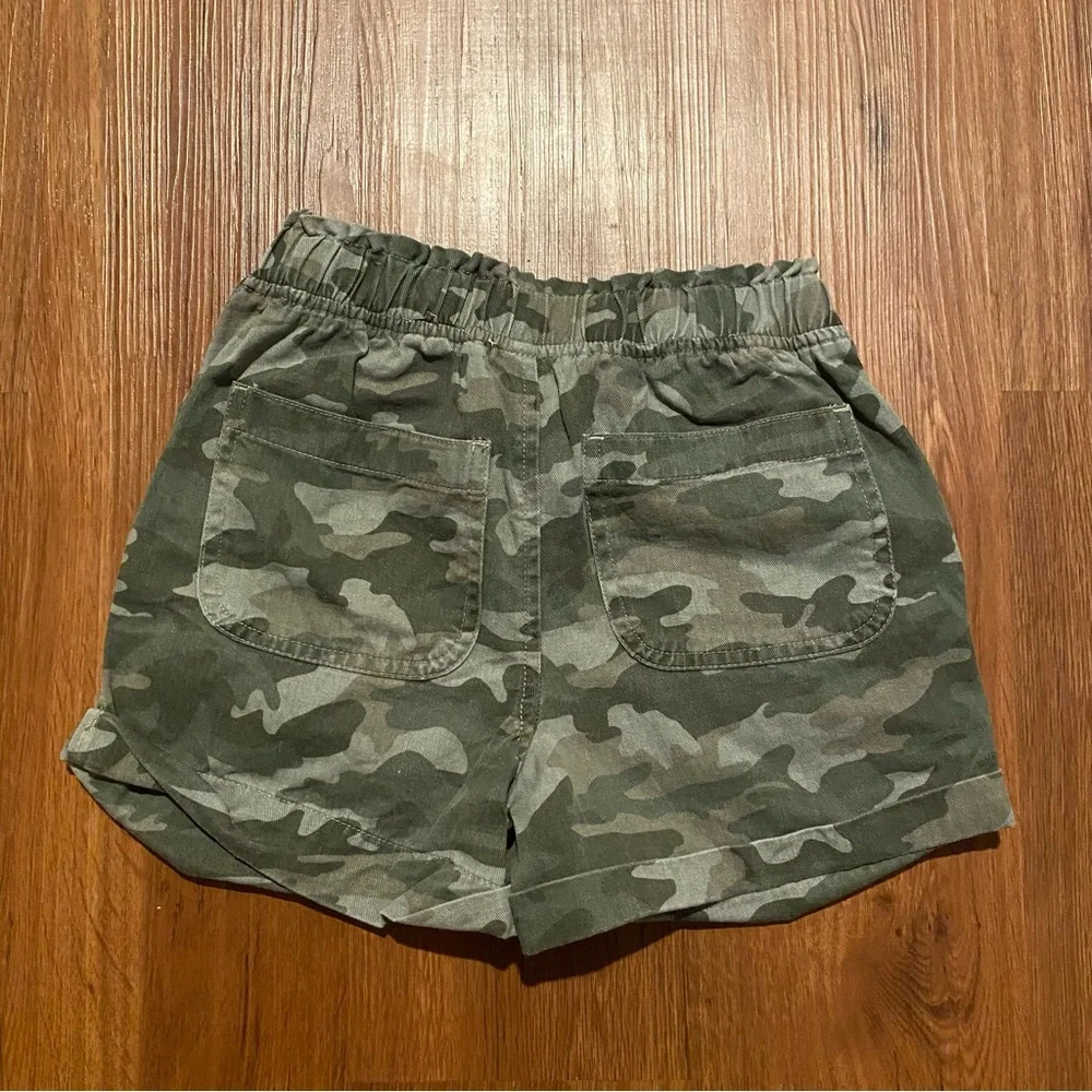 Justice Shorts Camo pull on size 8 rolled hem elastic‎ waist drawstring