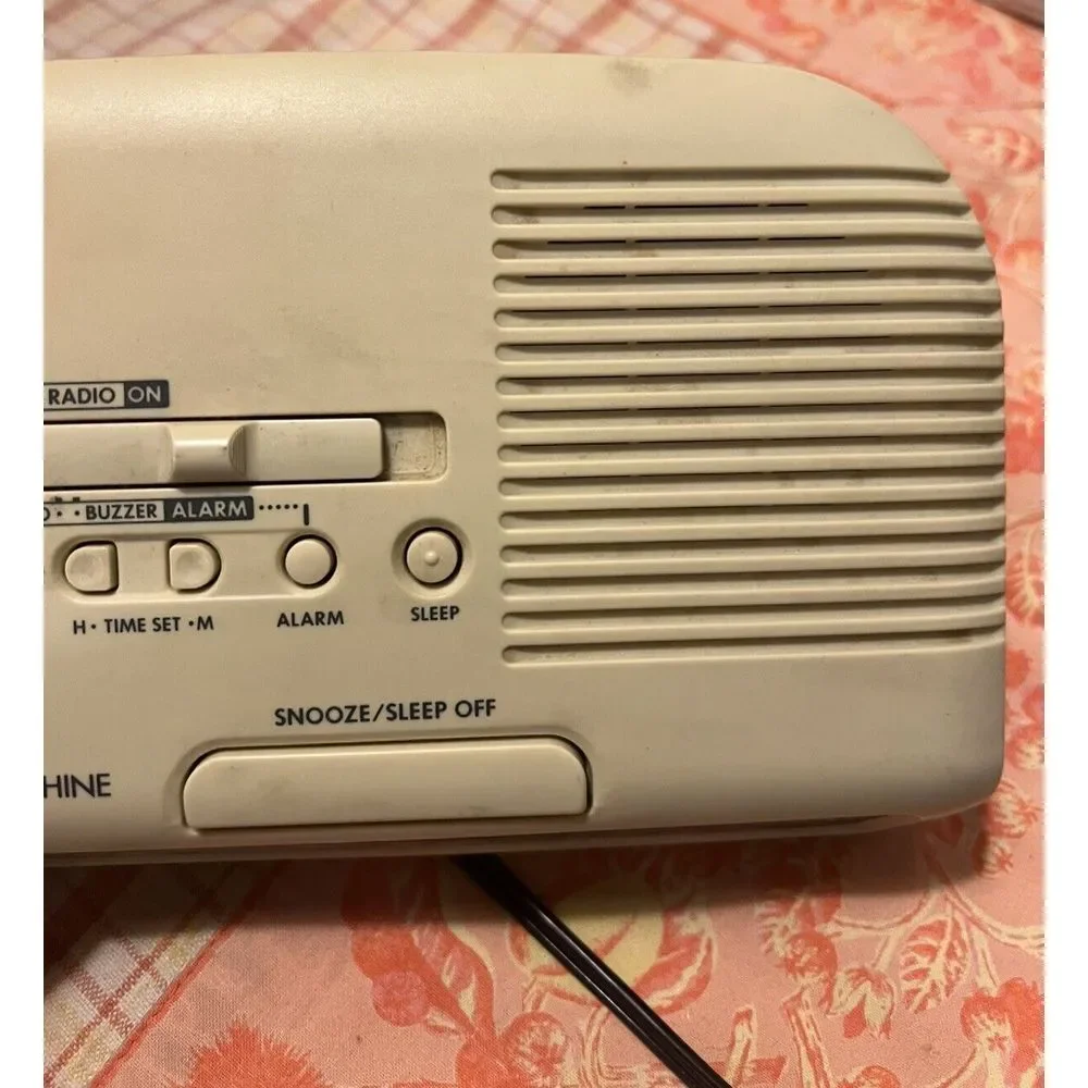Vtg Sony‎ Dream Machine AM/FM Alarm Clock Radio White Model ICF-C25 9V Tested
