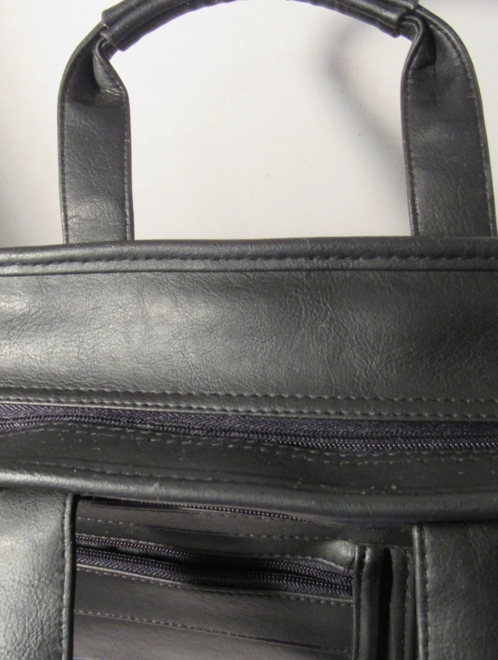 Ubranded silver zipper shoulder