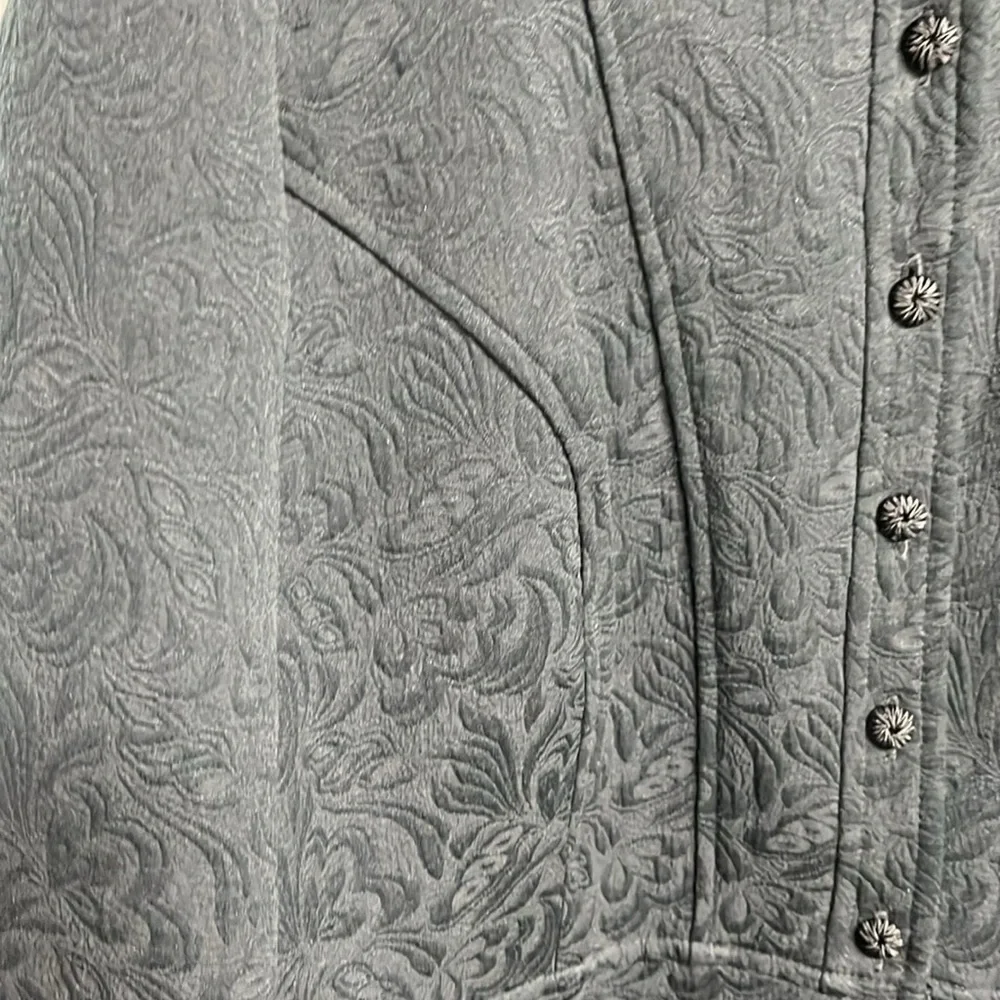 Massimo black button