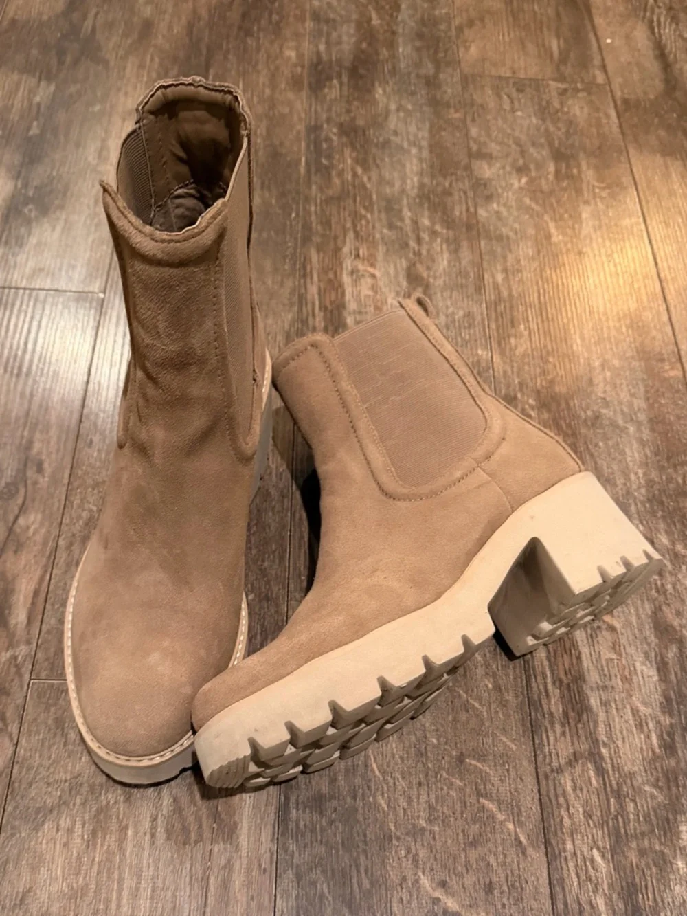 Dolce Vita suede chelsea