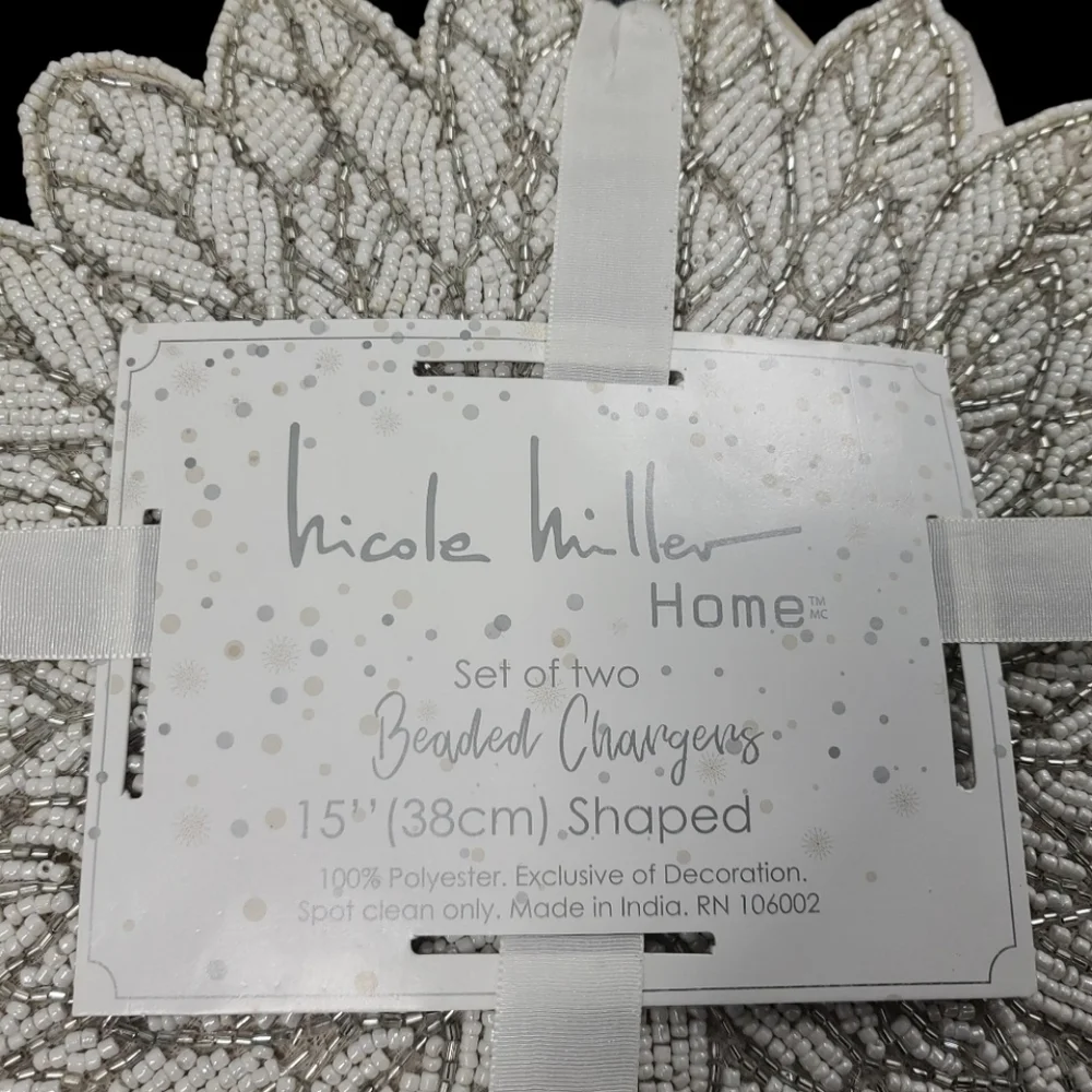 x4 Nicole Miller White & Silver POINSETTIA Sparkly Beaded Placemats Chargers New