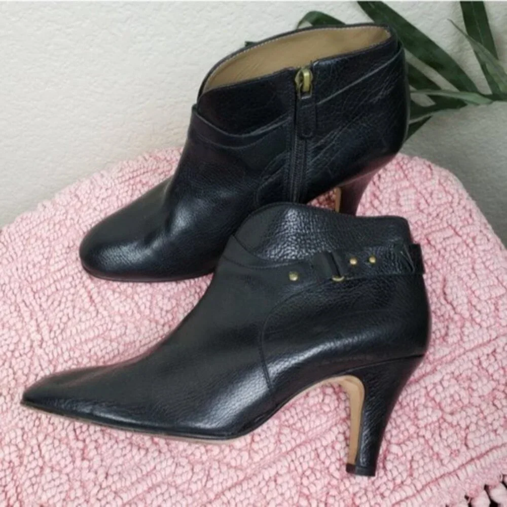 Anyi Lu Italy Pebbled Leather Ankle Booties Black Heels size 38/ US 8 Harness