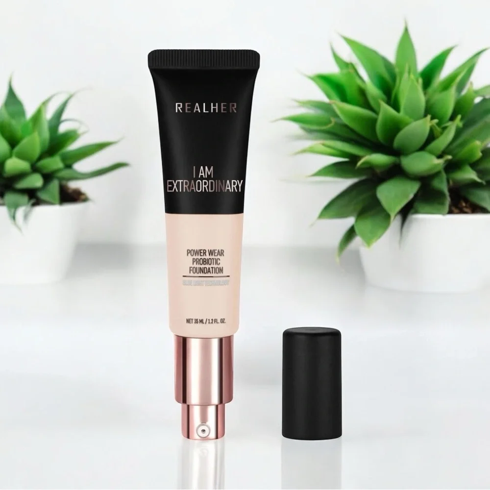 REALHER I Am Extraordinary Foundation - Light