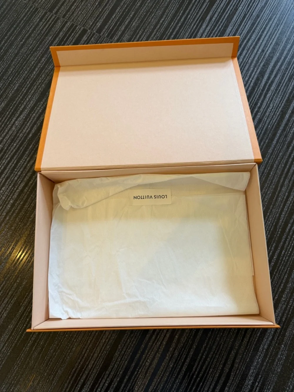 Louis Vuitton Tshirt empty box