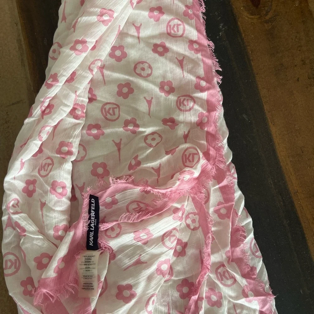 karllaagerfeld delightful pink