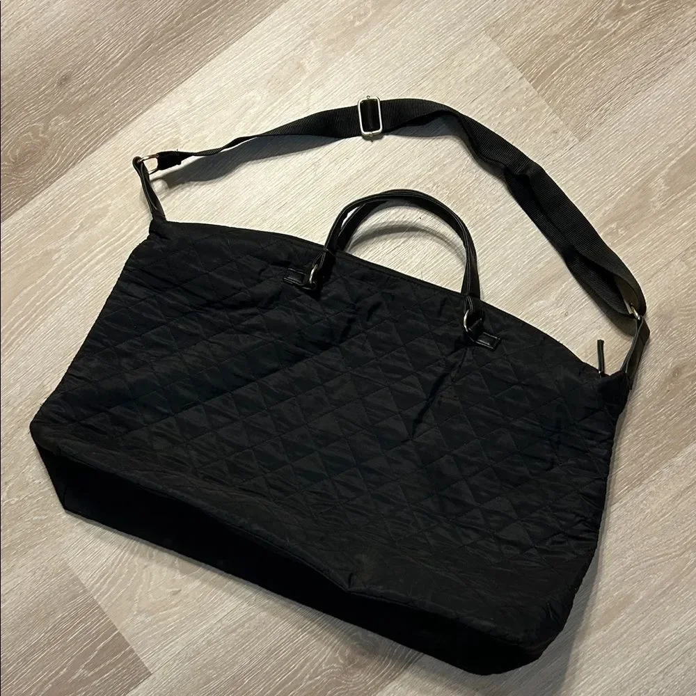 N/A black quilted