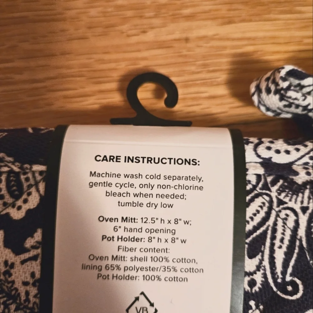 Vera Bradley Pot Holder & Oven Mitt Set NWT