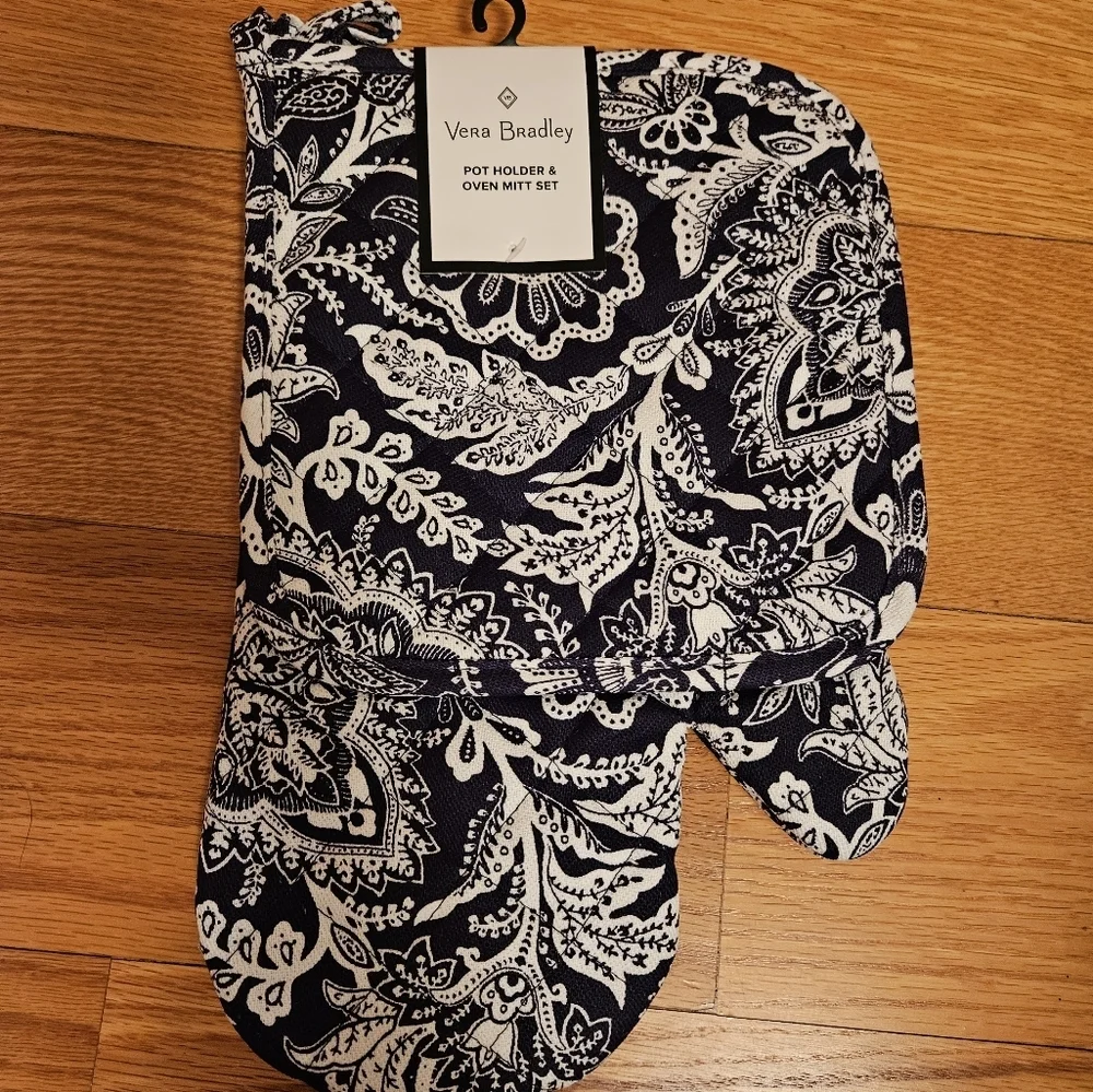 Vera Bradley Pot Holder & Oven Mitt Set NWT