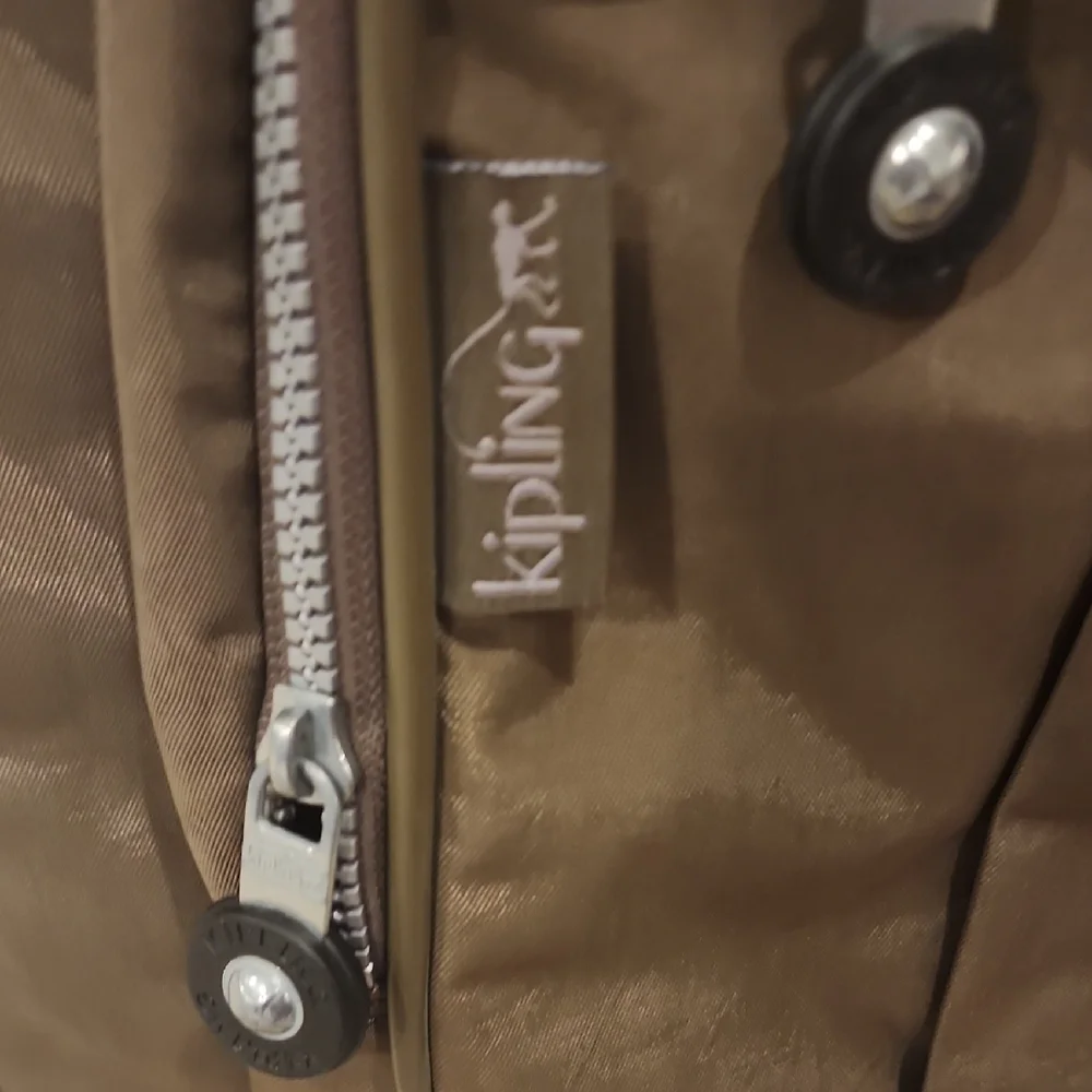 Kipling dark total or