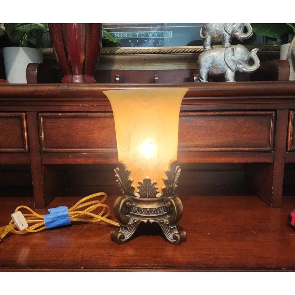 Gorgeous Tabletop Accent Lamp, Antique Gold Finish, 11