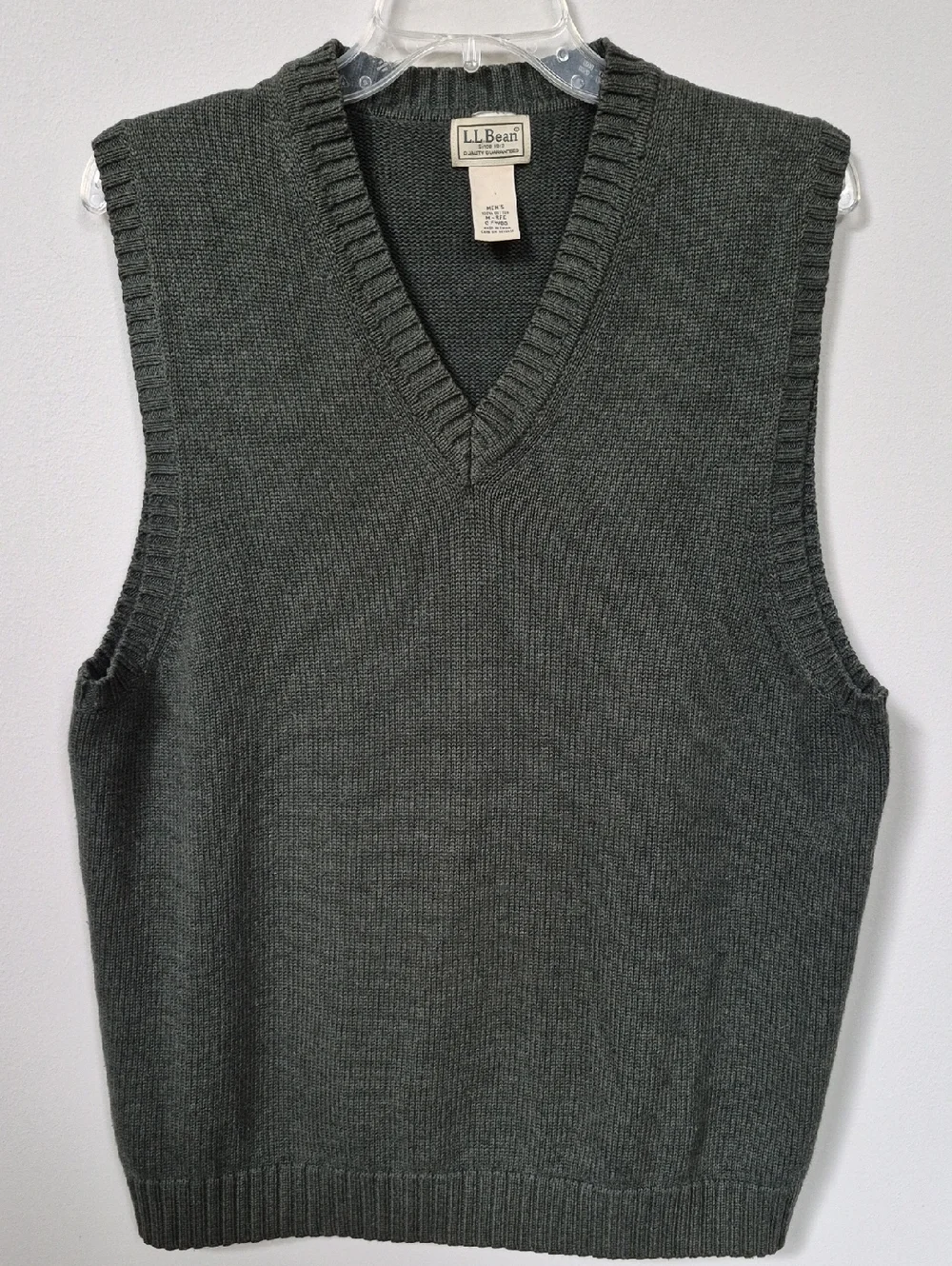 L.L. Bean Men's M V-Neck Sweater Vest Green Cotton Rib Knit Classic Golf Preppy