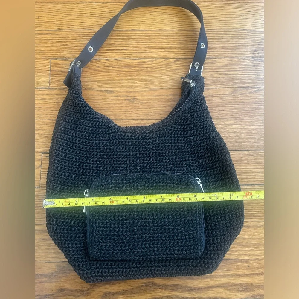 N/A black crochet