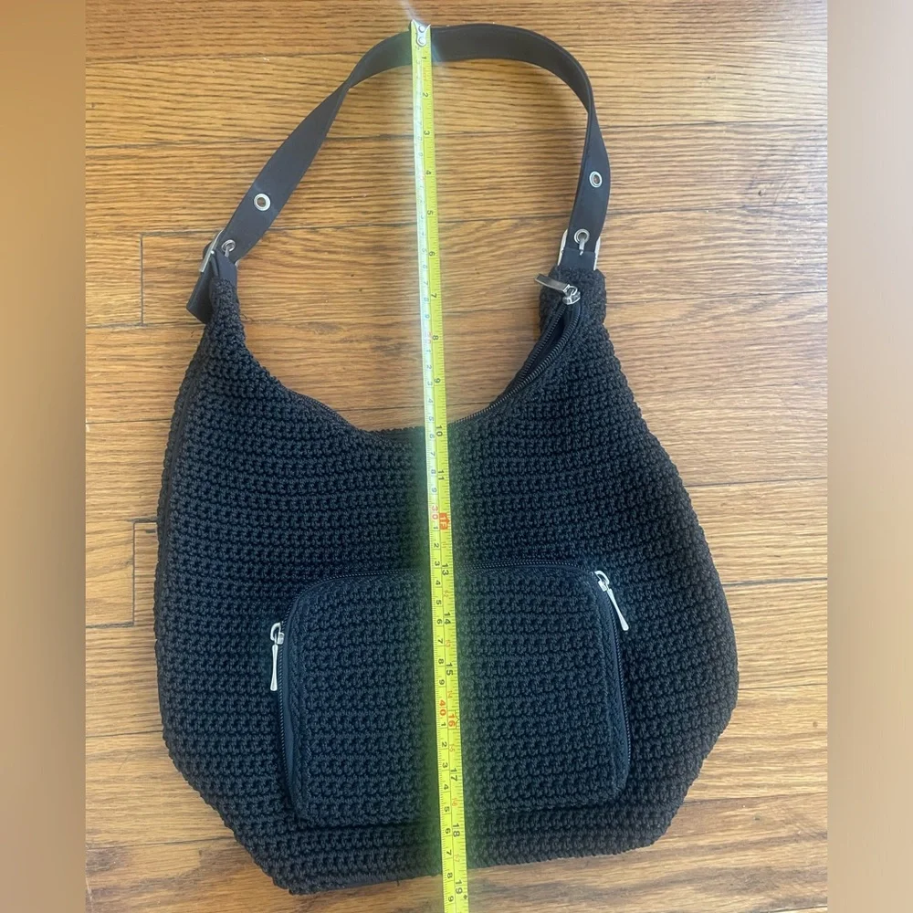N/A black crochet