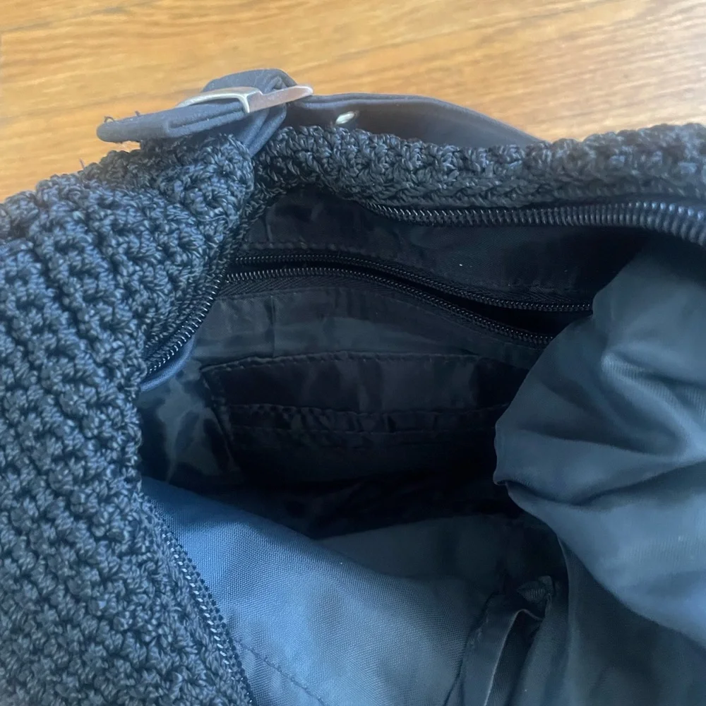 N/A black crochet