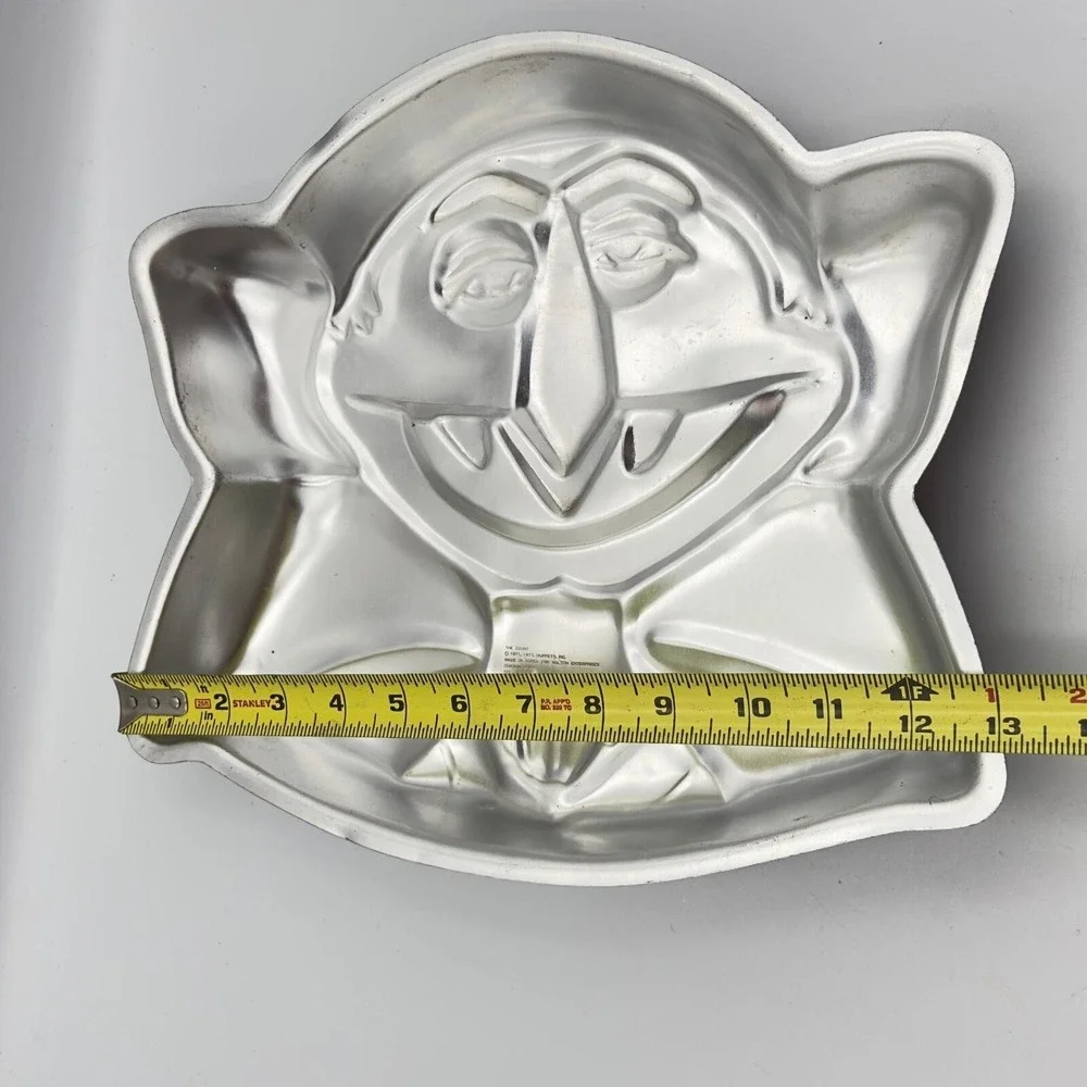 Wilton The Count Cake Pan Vintage Sesame Street 1977