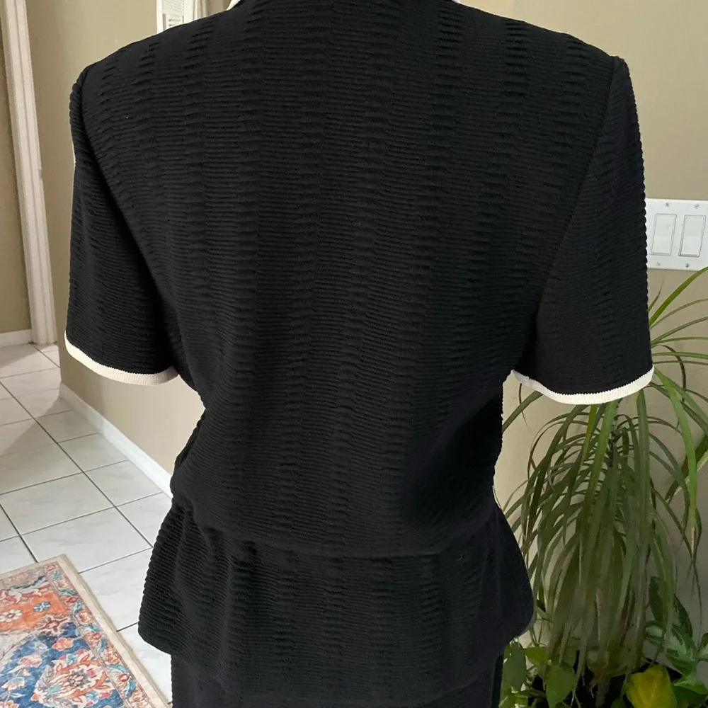 St. John 6/10 Skirt Suit Jacket Ribbed Knit Wool Tie Front Short Sleeve Zip