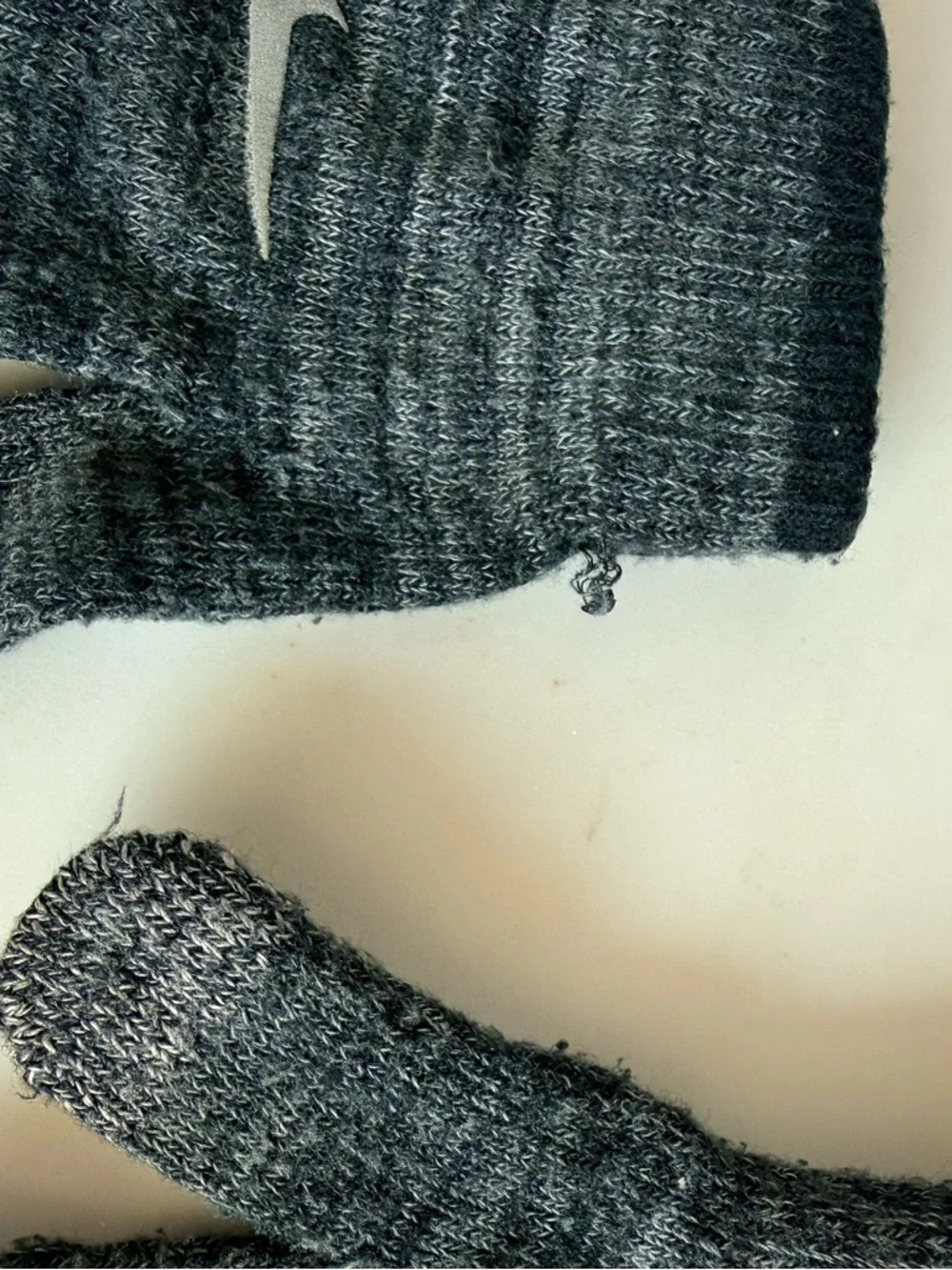 Flame 🔥 Gloves Mittens Boys Children’s Place Black Knit & Nike Gray 2 Pair Youth