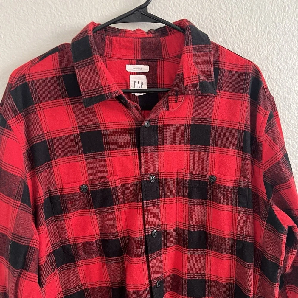 GAP men red