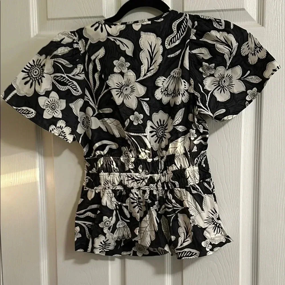 Anthropologie The Somerset Blouse Black & White Floral V-Neck Puff Sleeve Peplum