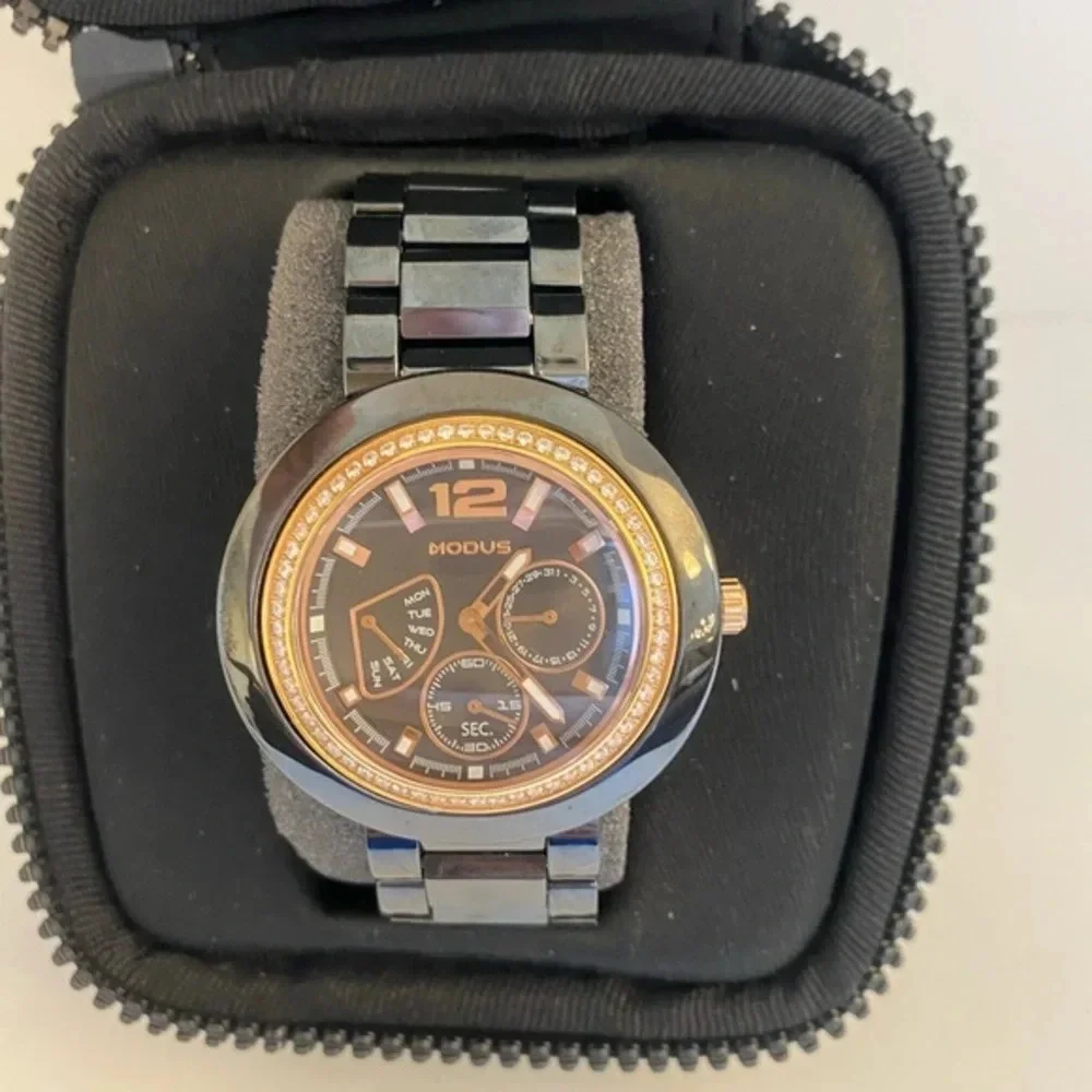 Modus caseback tone button
