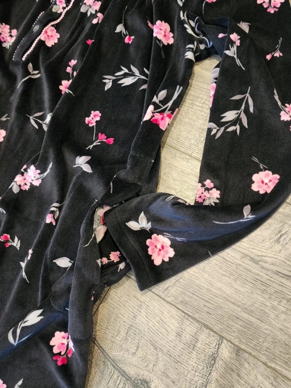 Aria Collection Nightgown Womens Size M Black Ditsy Floral Long Sleeve Pockets