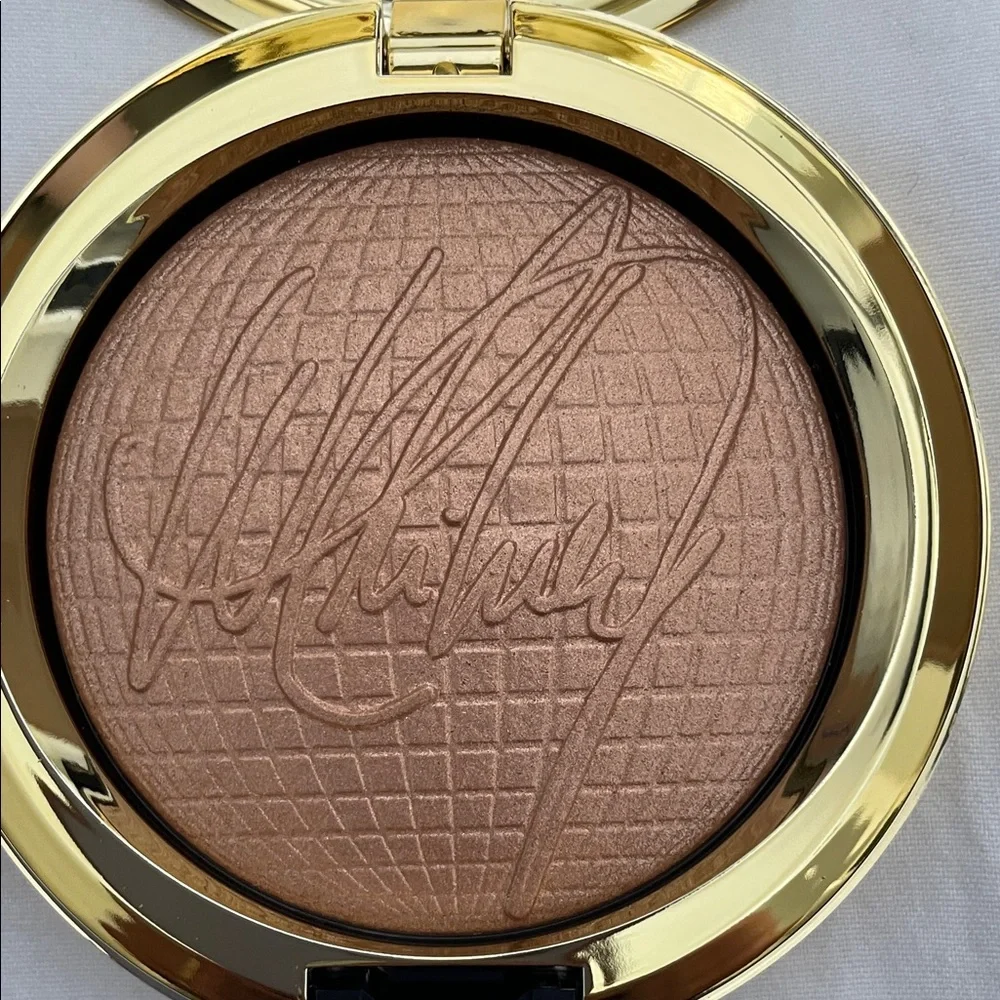 MAC Cosmetics elegant bronzer