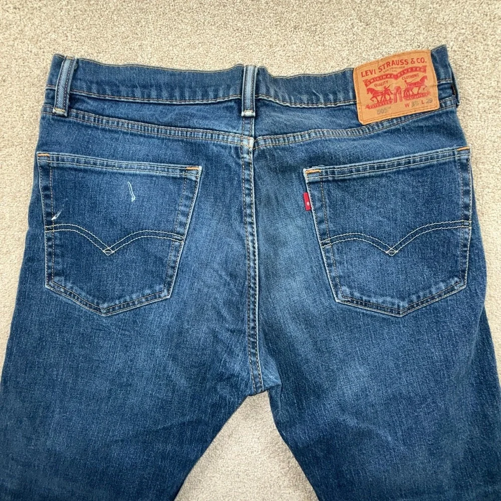 Levis detail outdoor type