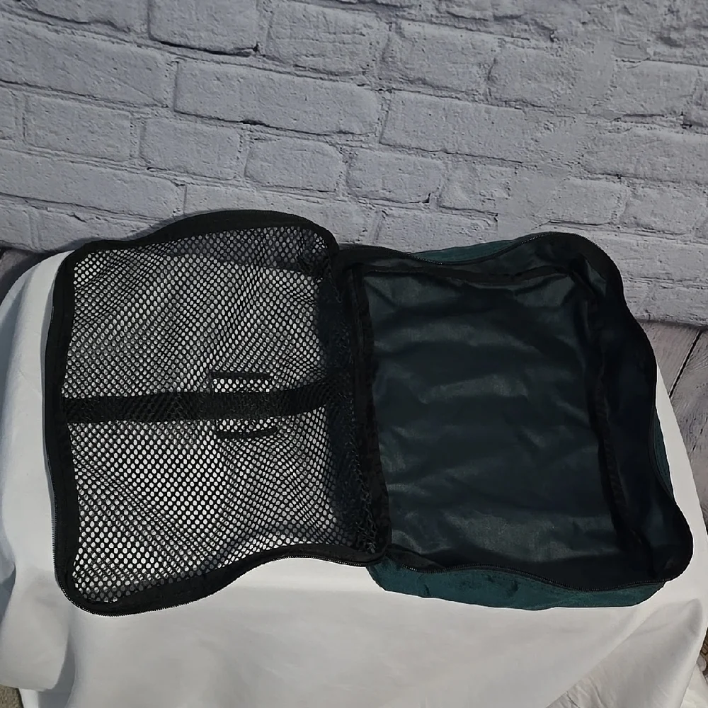 Eagle Creek Dark Green and Black Mesh packing cube