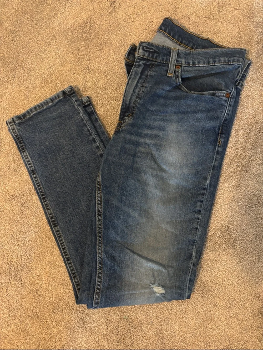 Levi's Slim Men's Jeans in Denim Blue with Leather Patch