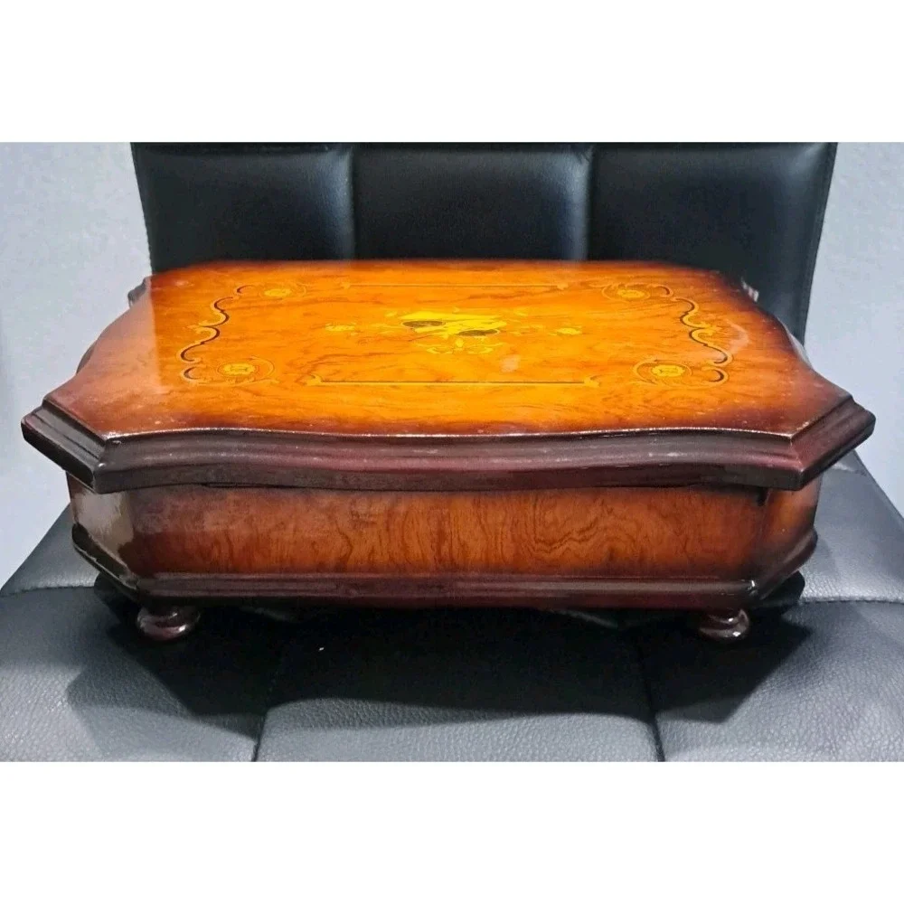 The Unbranded Brand large box