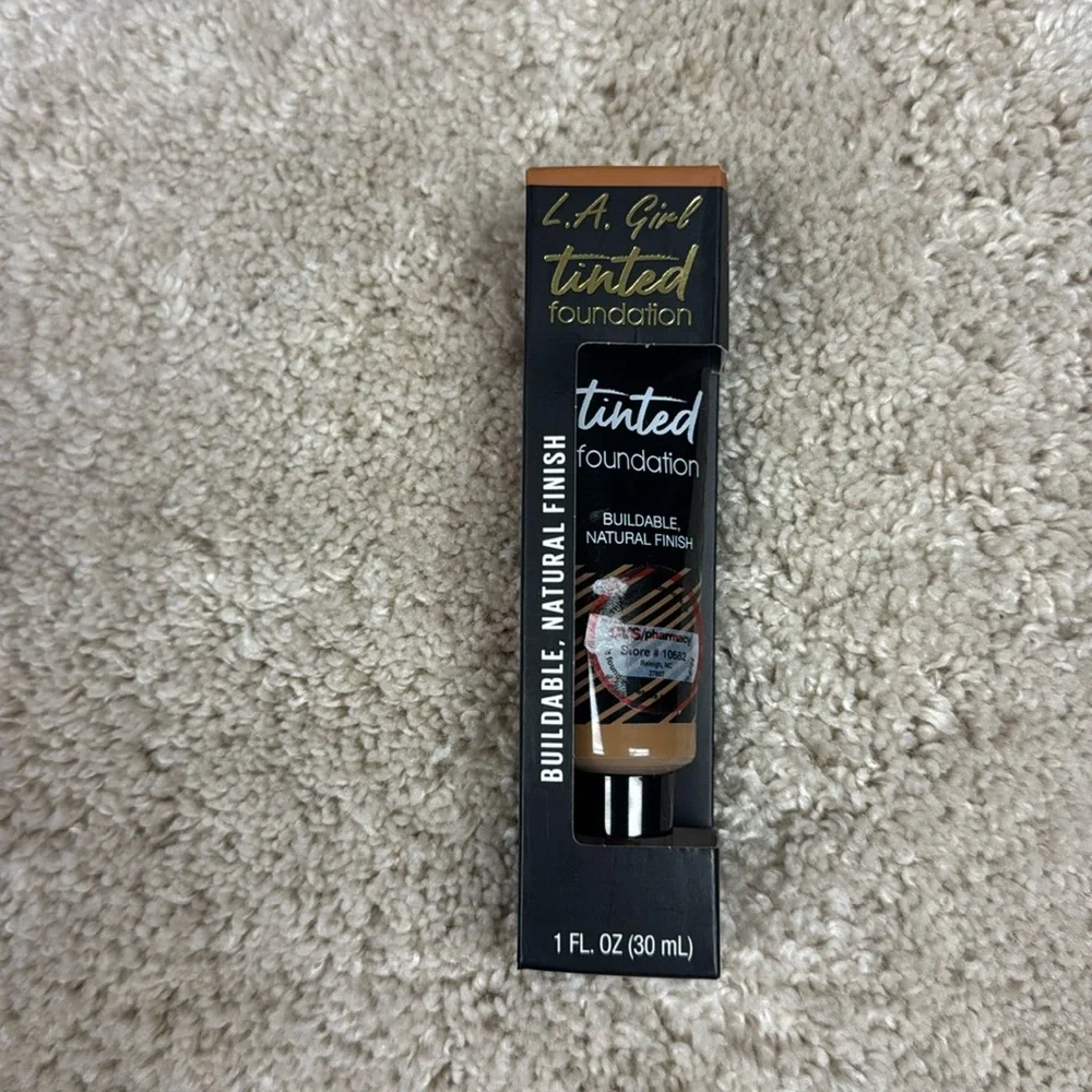 NIB LA Girl Tinted Foundation -‎ Almond GLM764