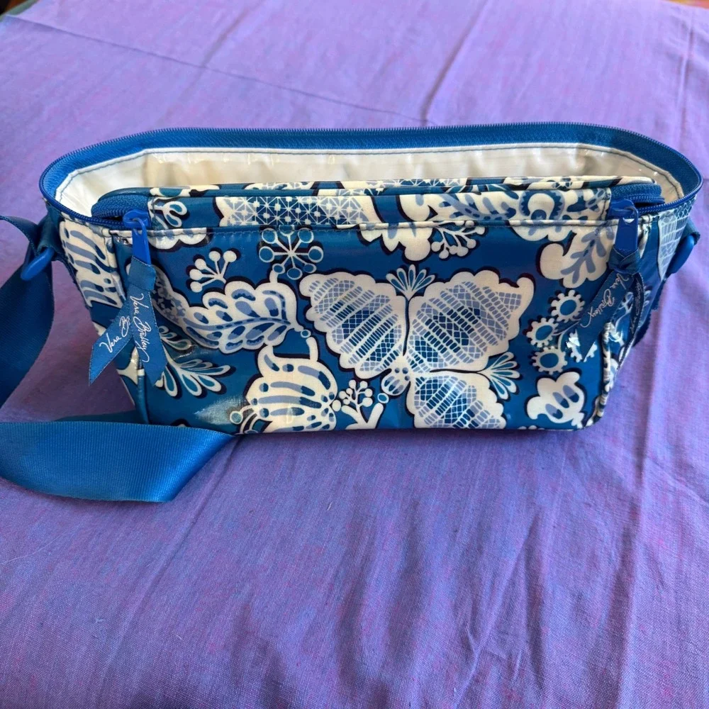 Vera Bradley Large‎ Cosmetic Bag Blue Lagoon Retired Pattern Coated Wipeable