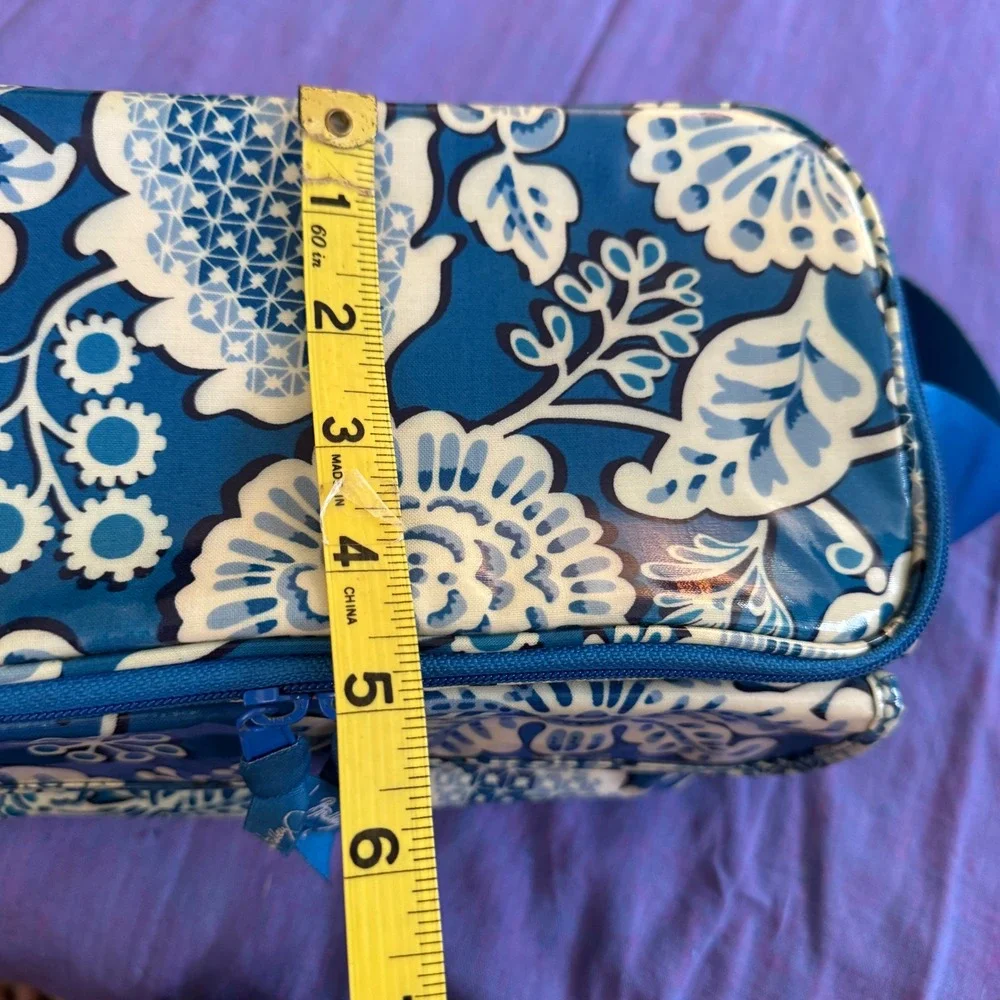 Vera Bradley Large‎ Cosmetic Bag Blue Lagoon Retired Pattern Coated Wipeable