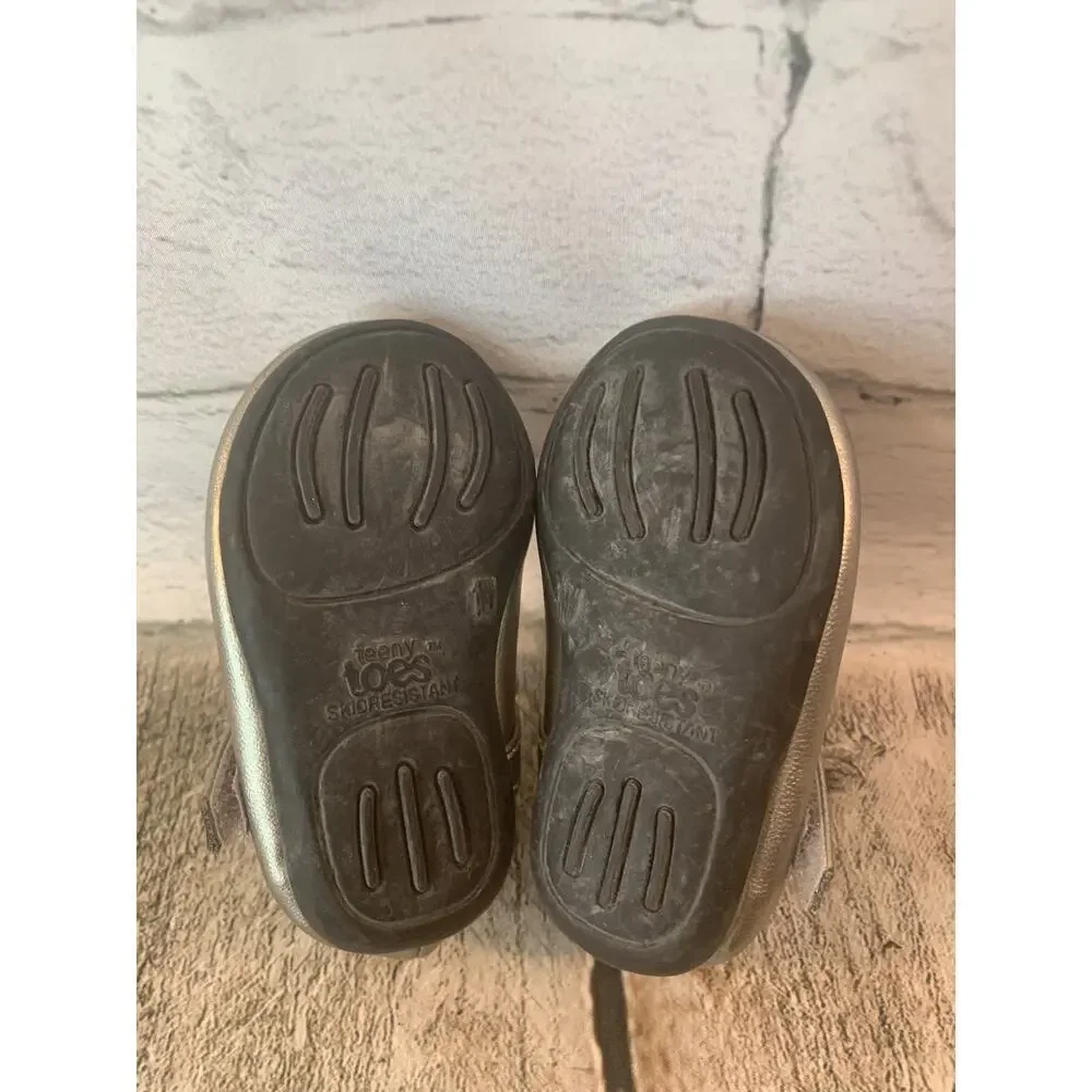 TEENY TOES Girl’s Mary Jane Pewter Shoes / Size: 1W Baby