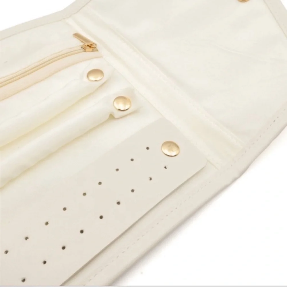 Target chic essentials compartments