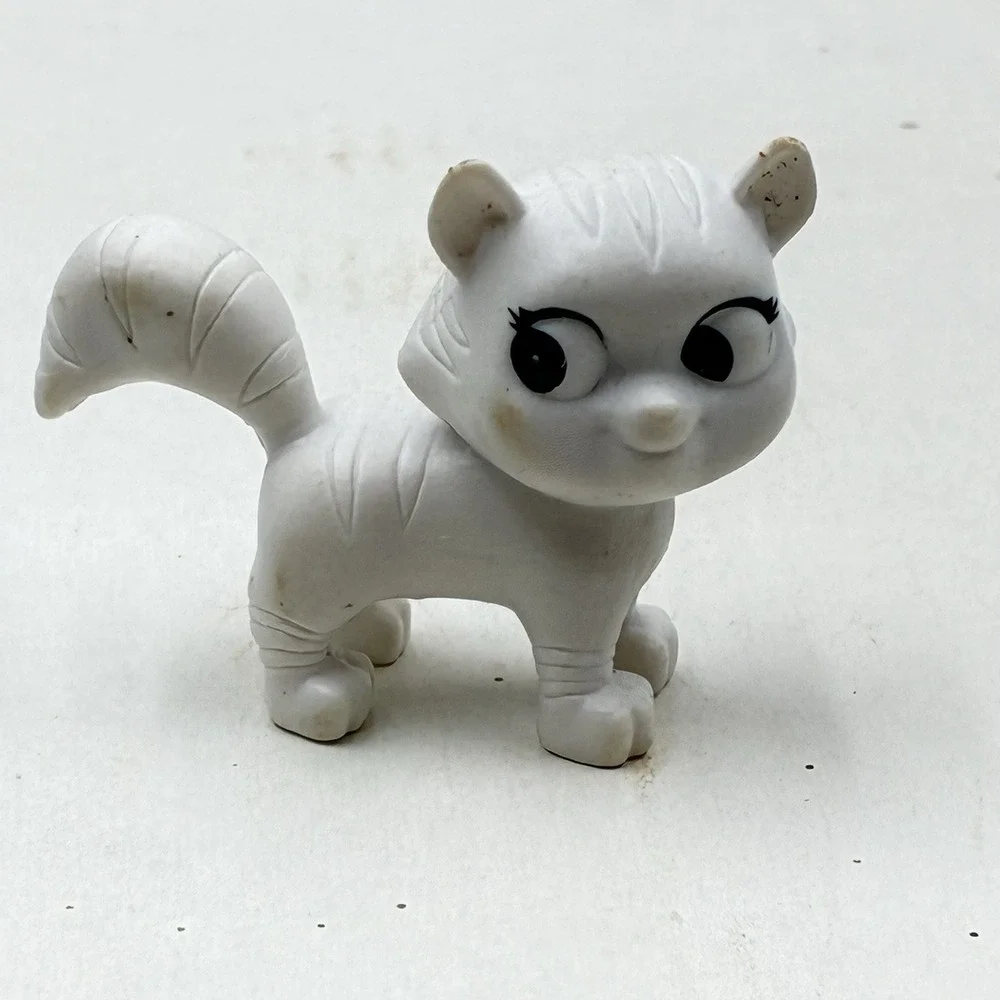 Paw Patrol White Cat Kitty Replacement Figure 1