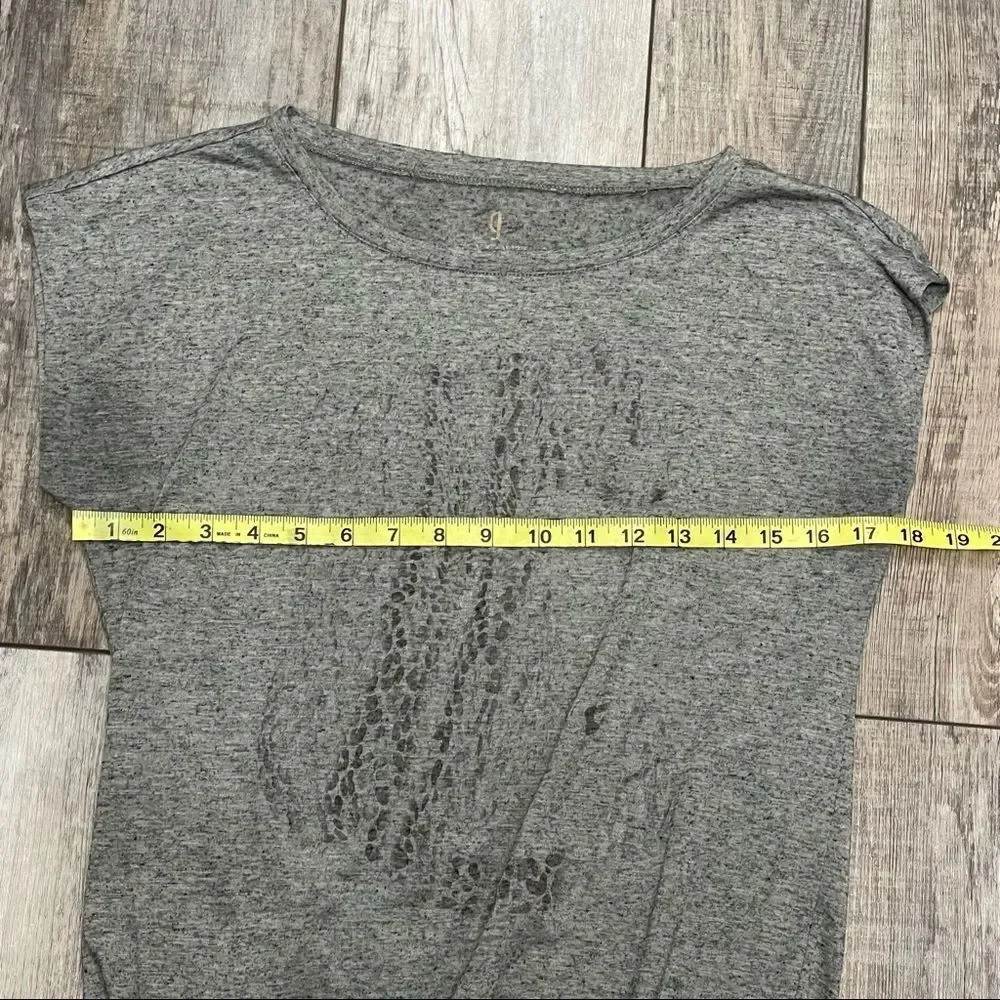 Juicy Couture Gray Short Sleeved Shirt With Metallic Leopard Design Size Medium