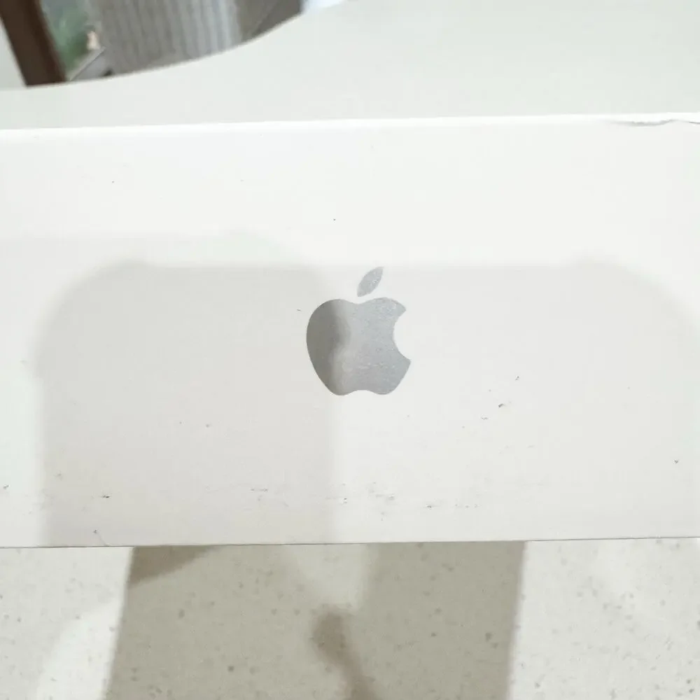 Apple empty box