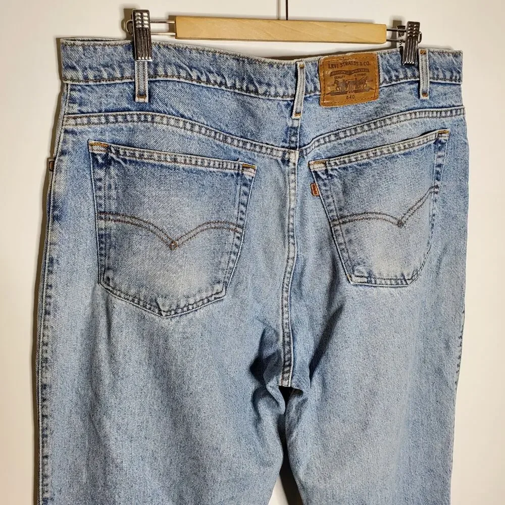 Levi's Light wash denim relaxed fit 540 Jeans Size 40x32 vintage