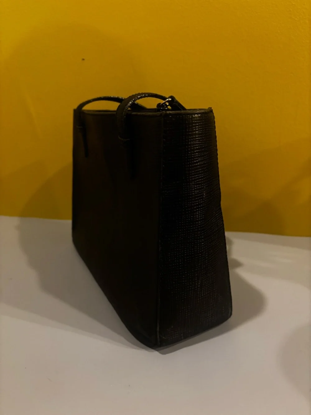 N/A black textured