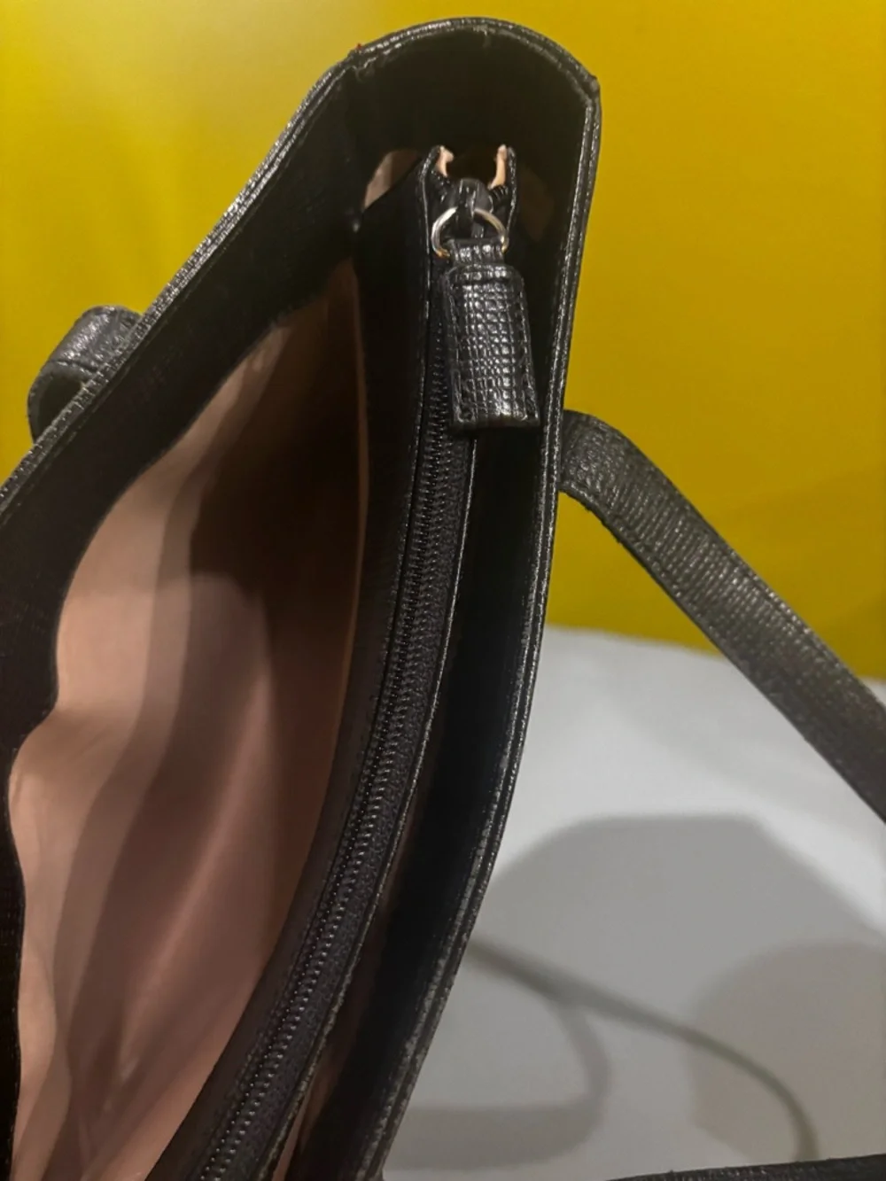 N/A black textured
